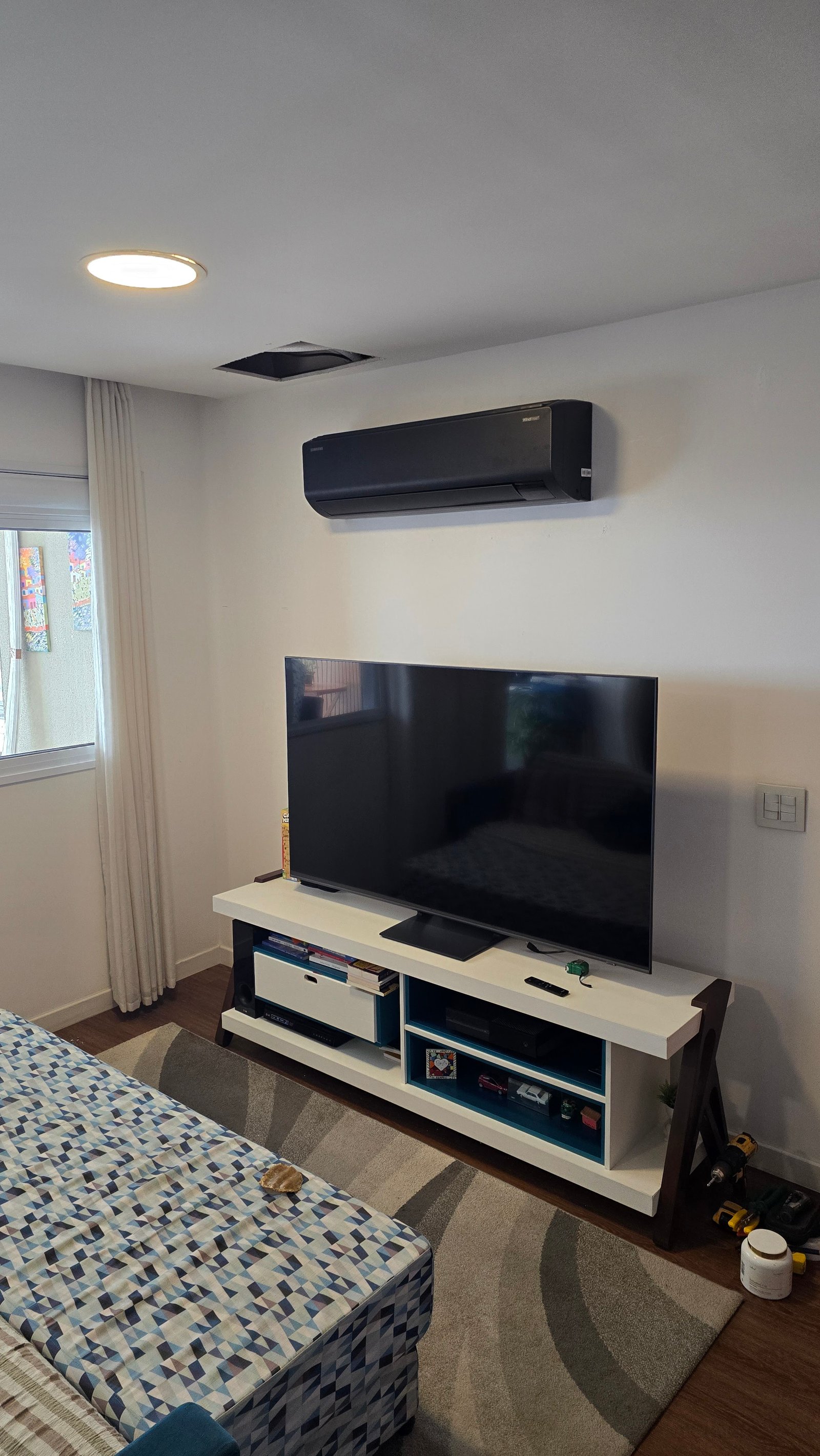 Multi split Samsung instalado com acabamento técnico